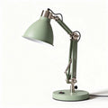 Lampe de bureau articulée en métal vert avec abat-jour orientable et bras ajustable